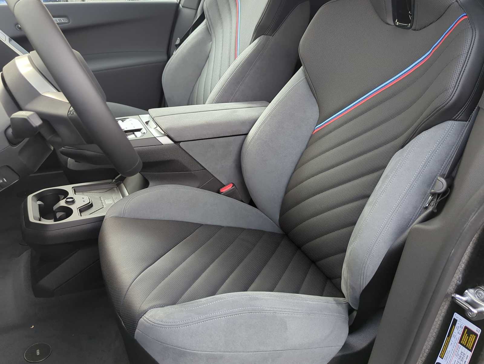 2026 BMW iX xDrive60 Image 11 of 36