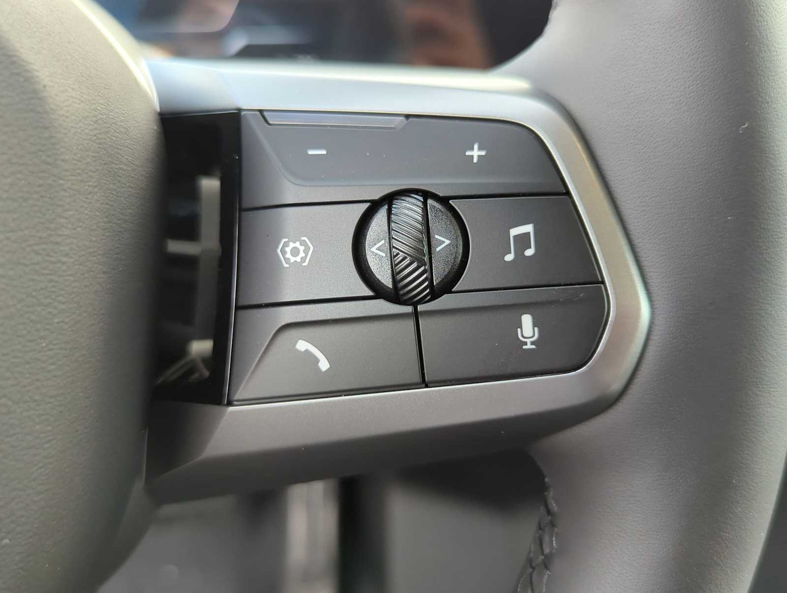 2026 BMW iX xDrive60 Image 27 of 36