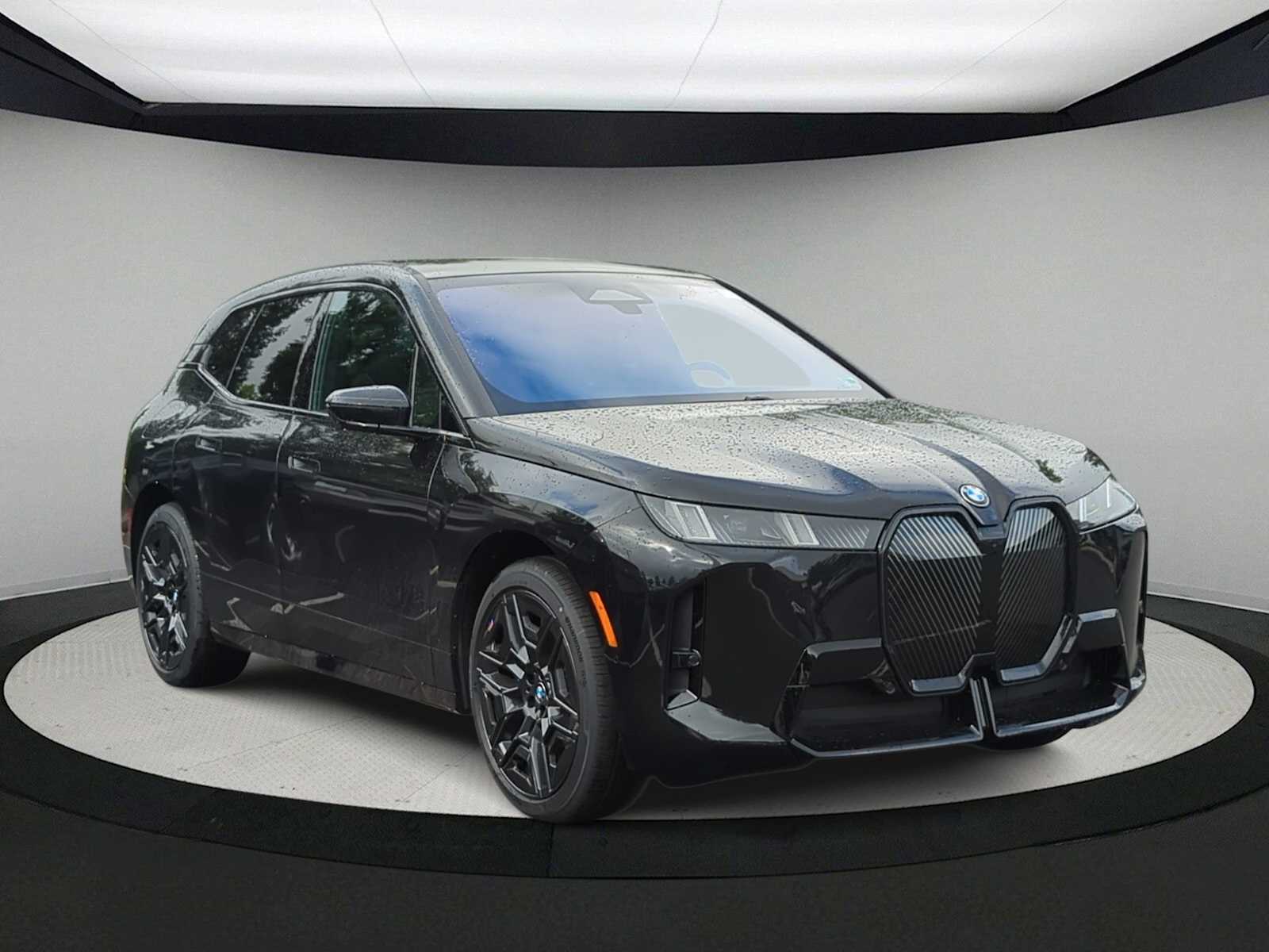 2026 BMW iX xDrive60 Image 4 of 36