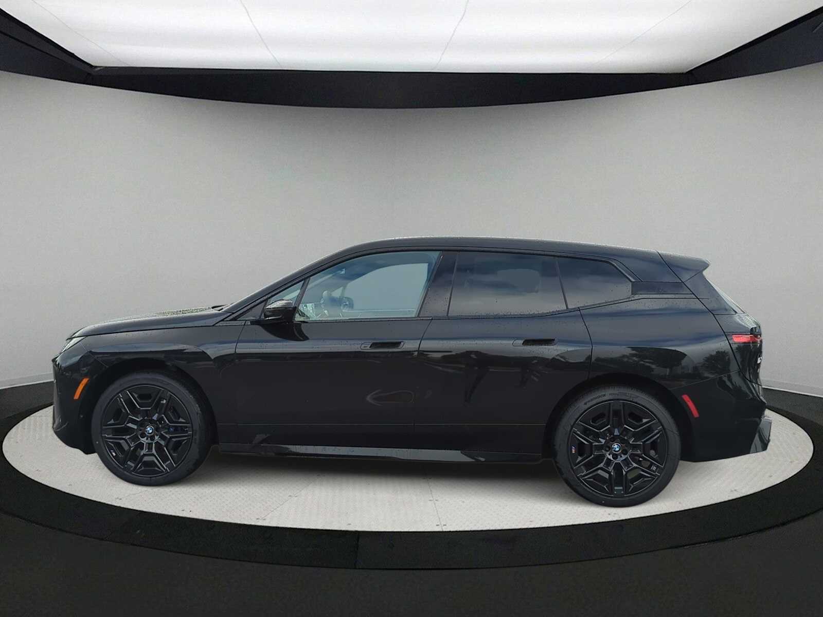 2026 BMW iX xDrive60 Image 8 of 36