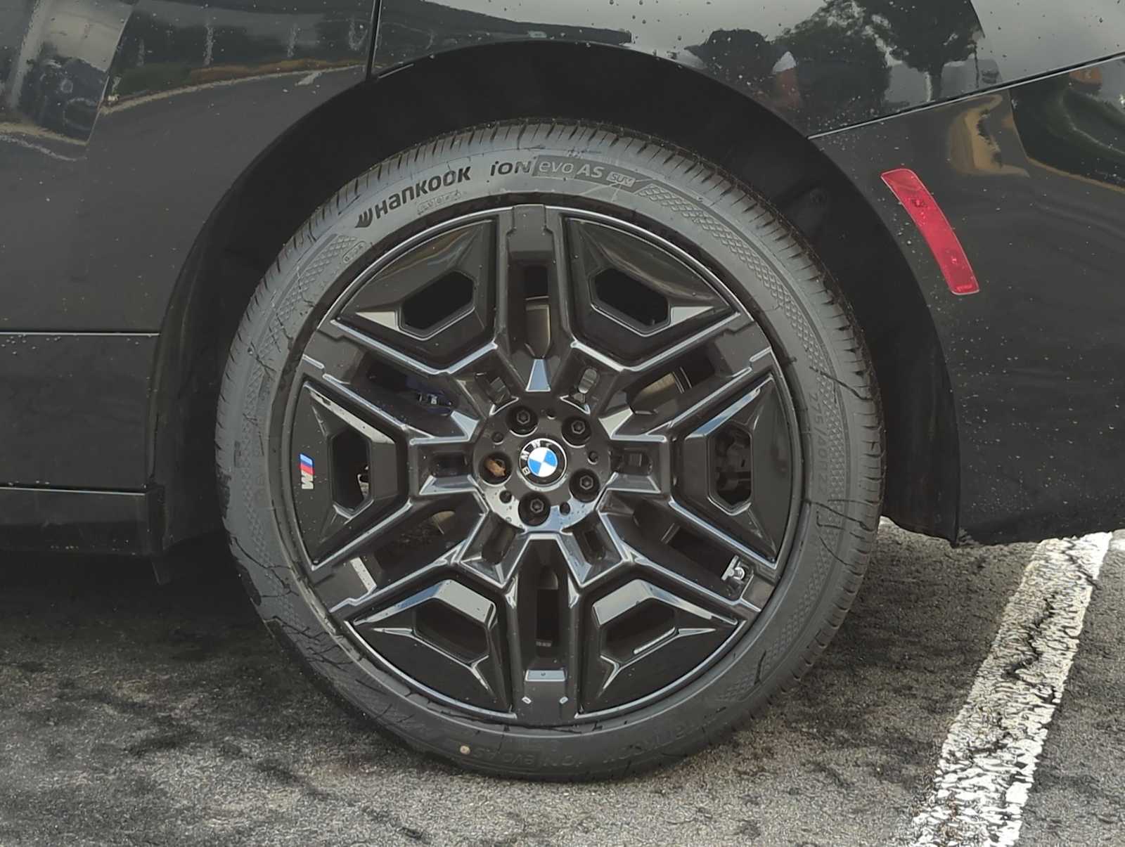 2026 BMW iX xDrive60 Image 9 of 36