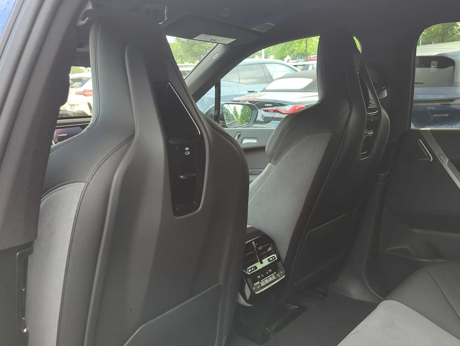 2026 BMW iX xDrive60 Image 16 of 36