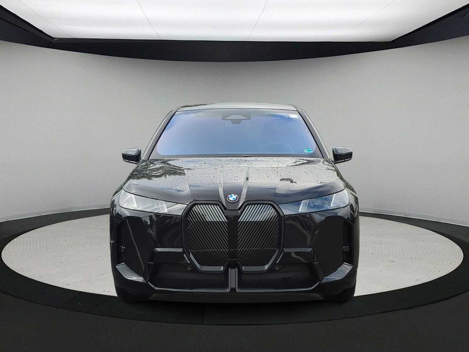 2026 BMW iX xDrive60 Image 3 of 36