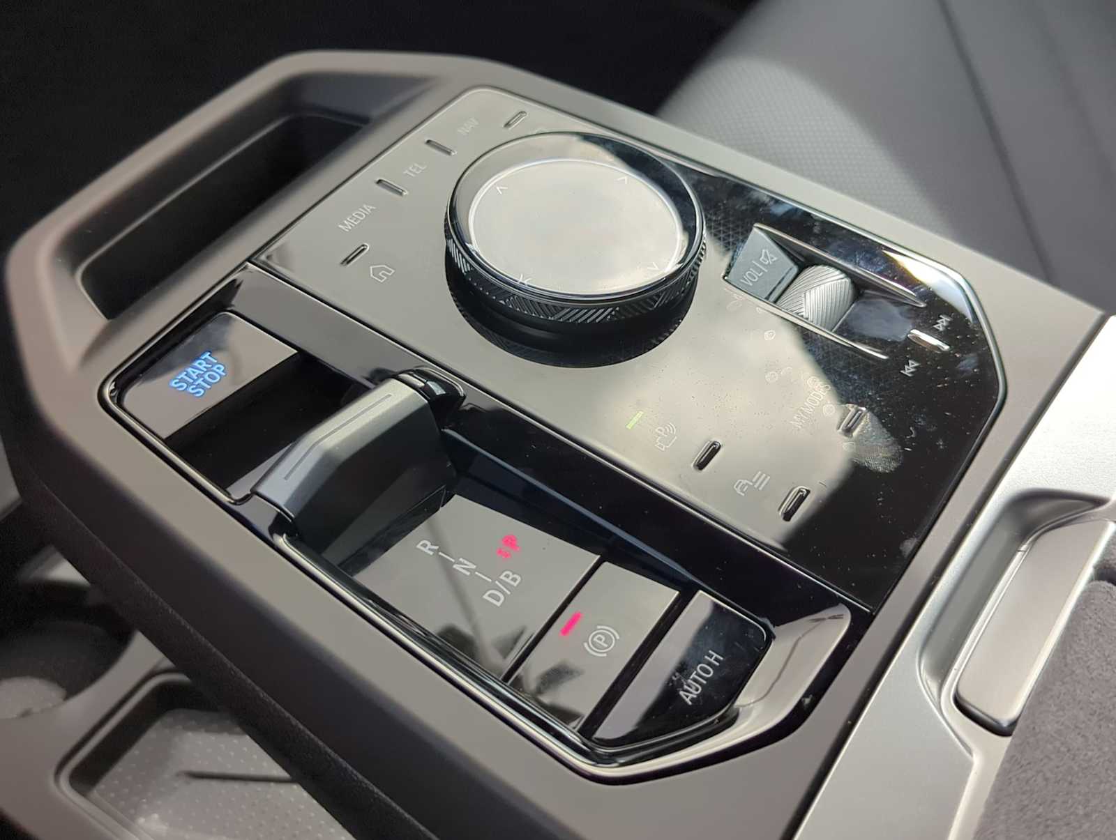 2026 BMW iX xDrive60 Image 35 of 36