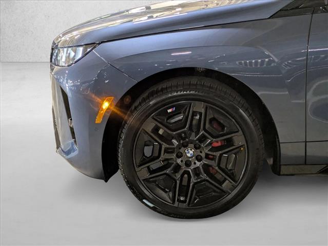 2026 BMW iX xDrive60 Image 8 of 18