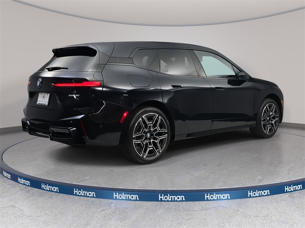 2026 BMW iX xDrive60 Image 5 of 31