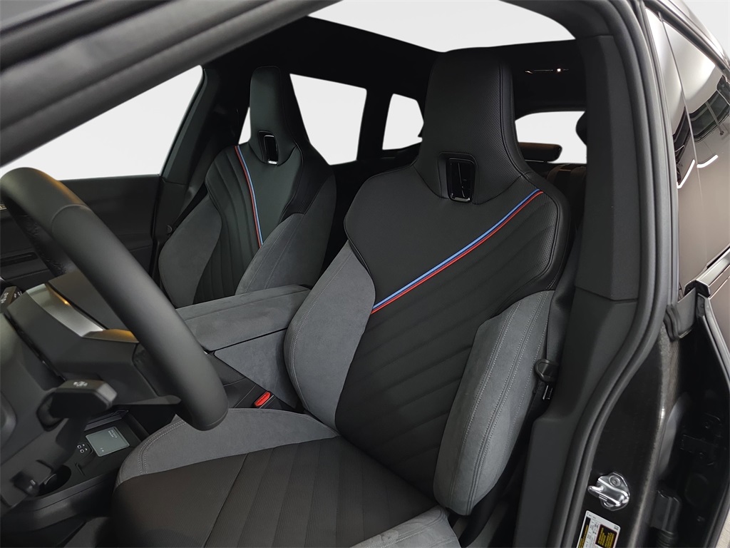 2026 BMW iX xDrive60 Image 12 of 31