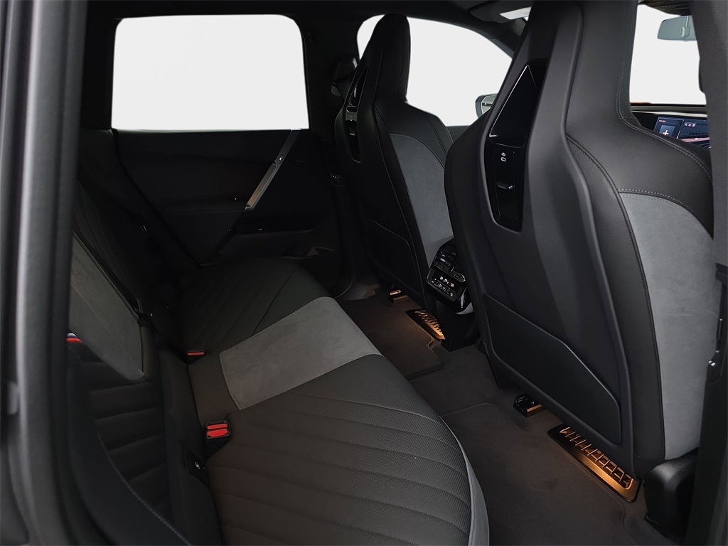 2026 BMW iX xDrive60 Image 11 of 31