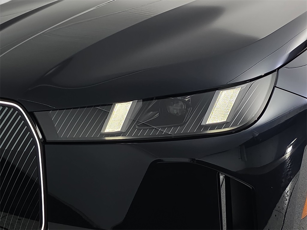 2026 BMW iX xDrive60 Image 28 of 31