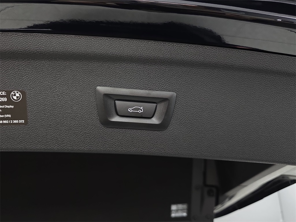 2026 BMW iX xDrive60 Image 26 of 31