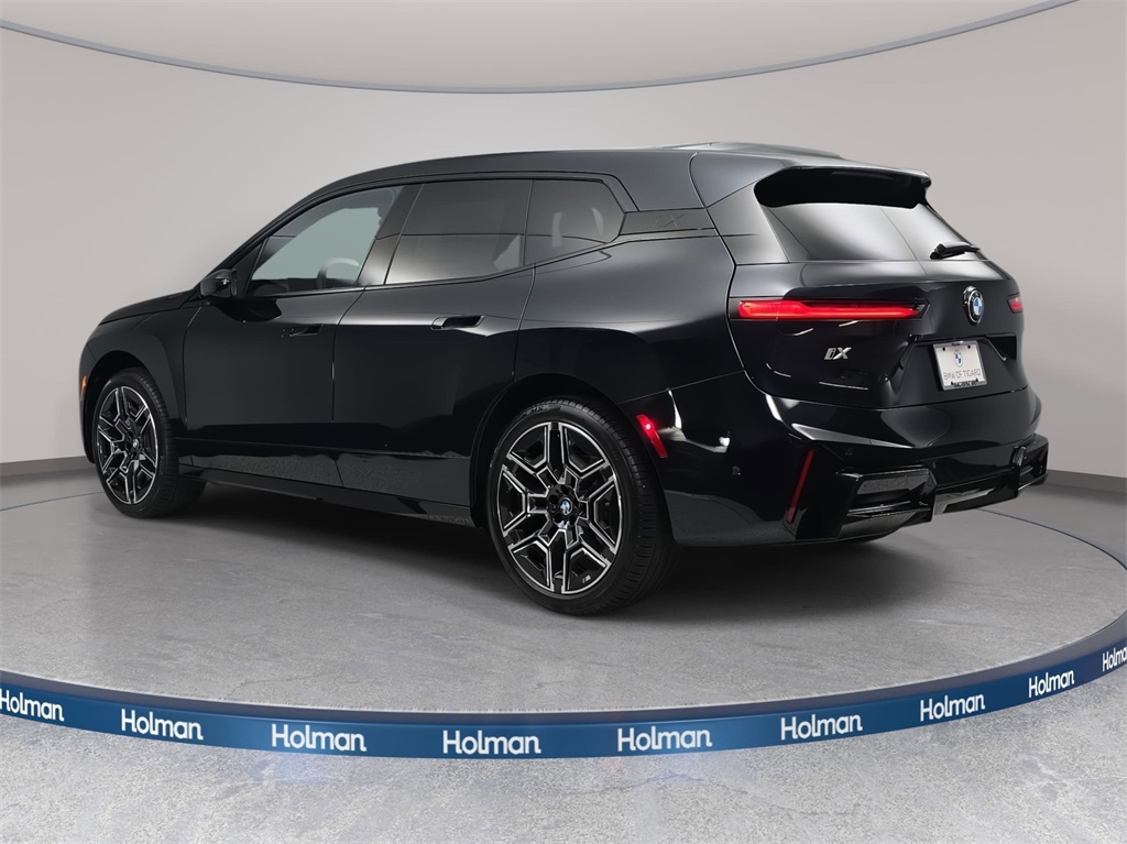 2026 BMW iX xDrive60 Image 7 of 31