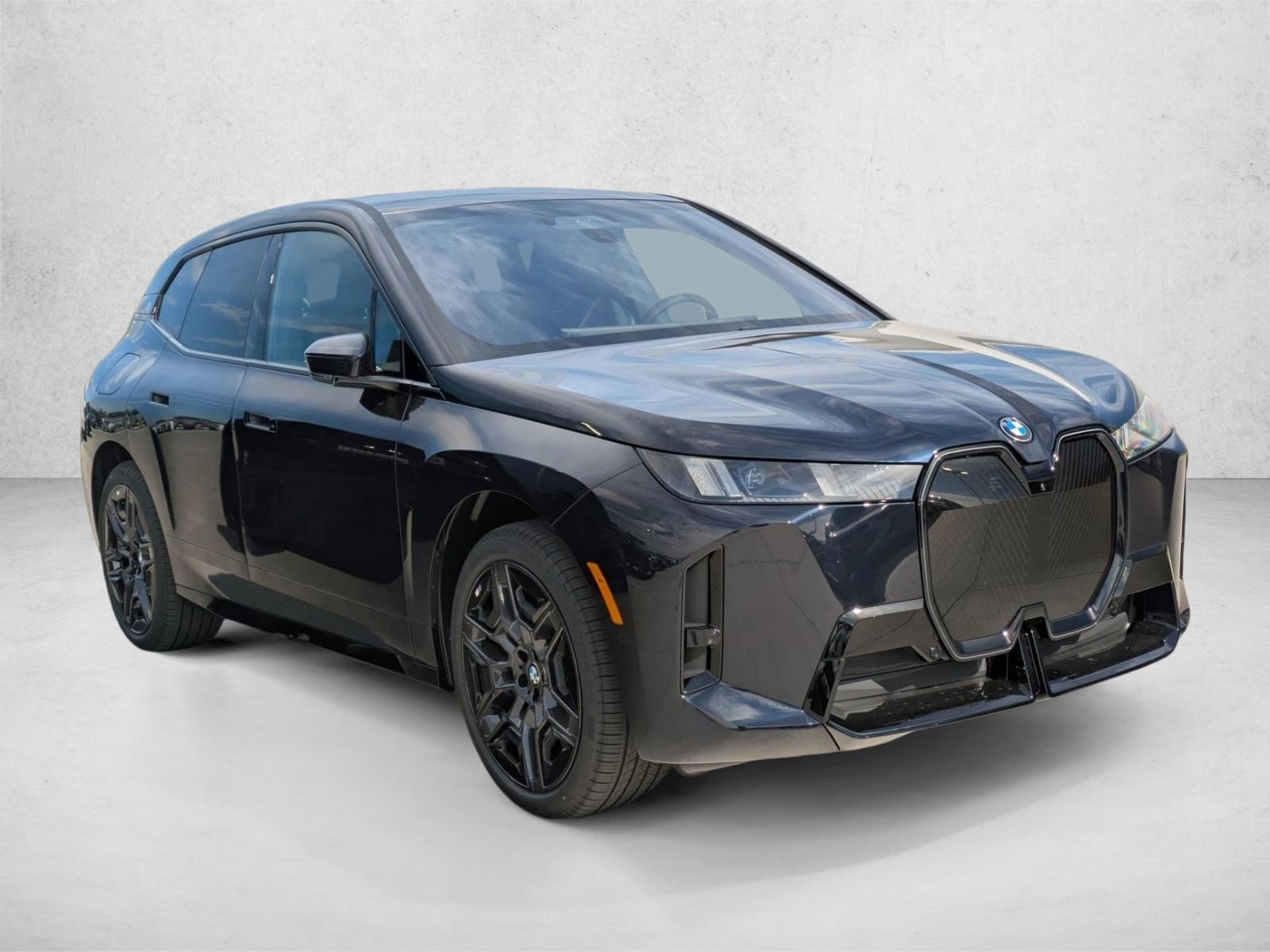 2026 BMW iX xDrive60 Image 4 of 19