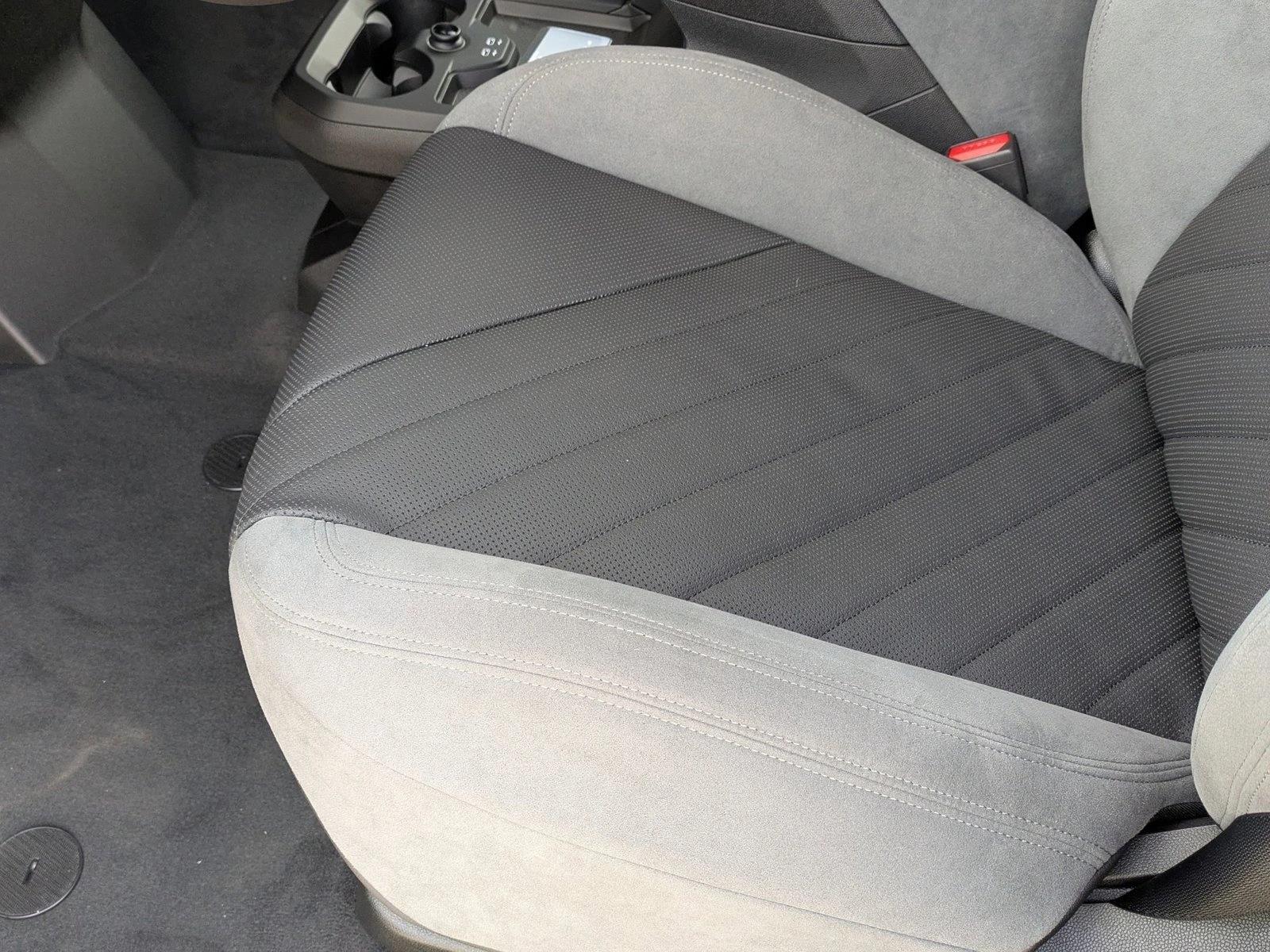 2026 BMW iX xDrive60 Image 11 of 19