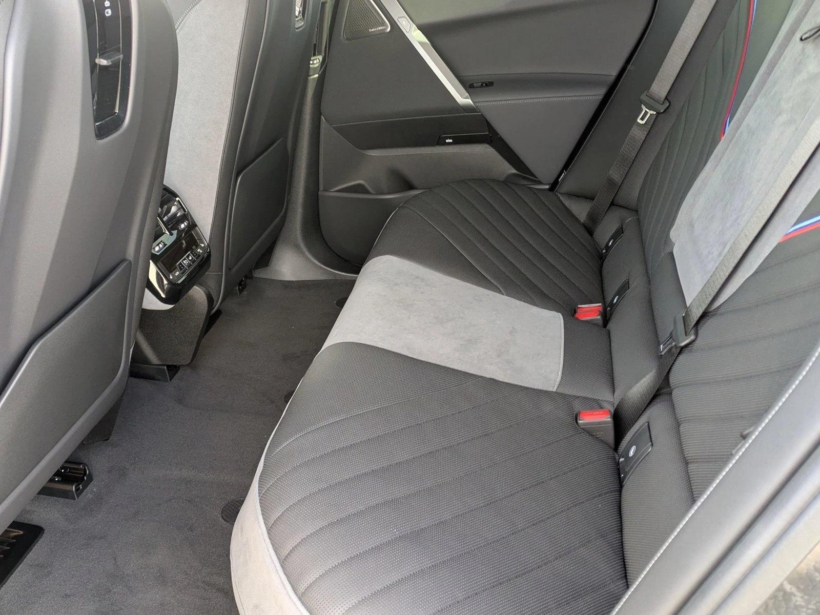 2026 BMW iX xDrive60 Image 10 of 19