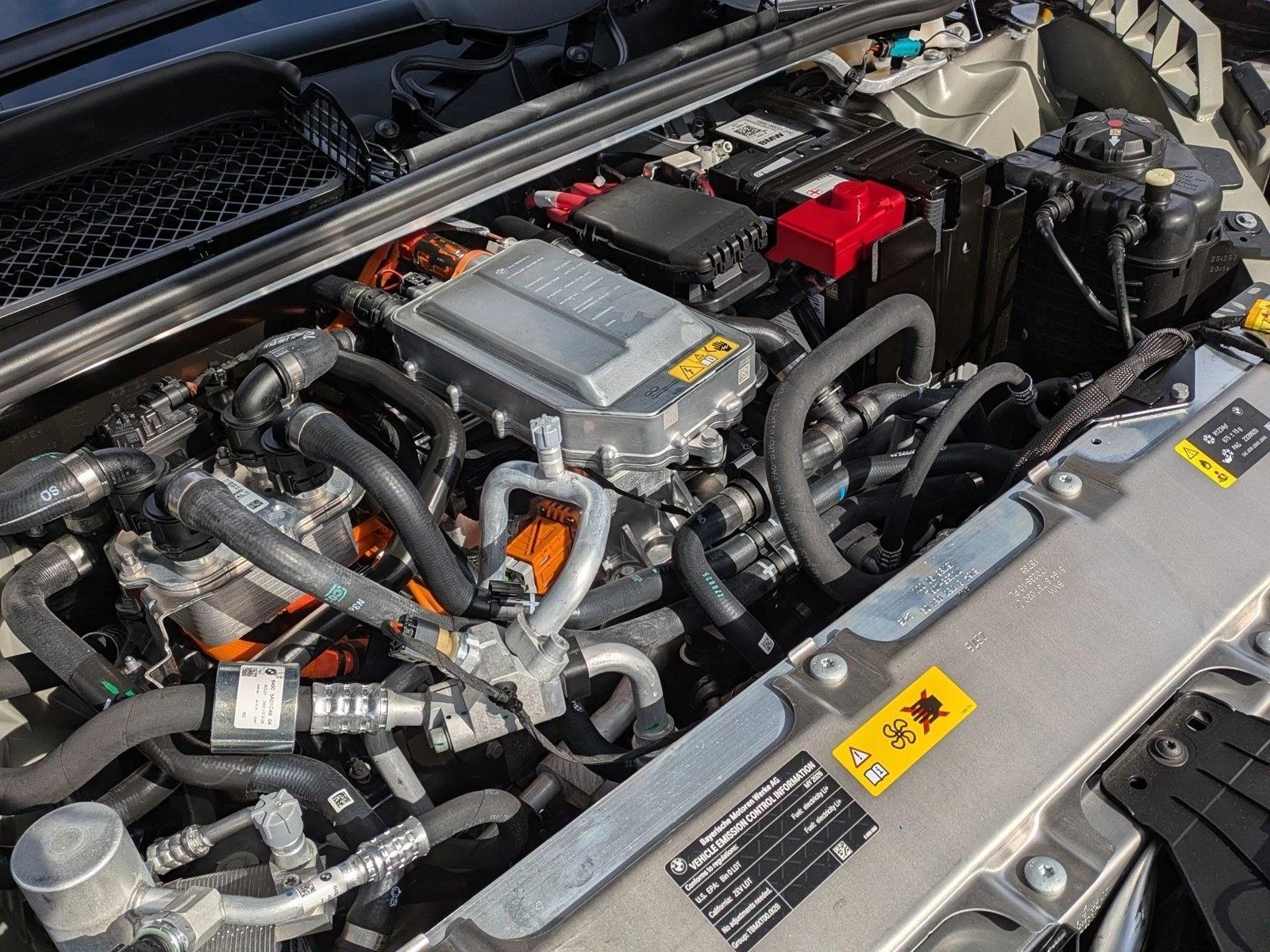 2026 BMW iX xDrive60 Image 8 of 19