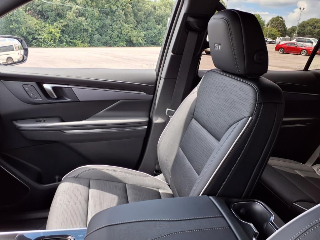 2026 Buick Enclave Sport Touring Image 8 of 16