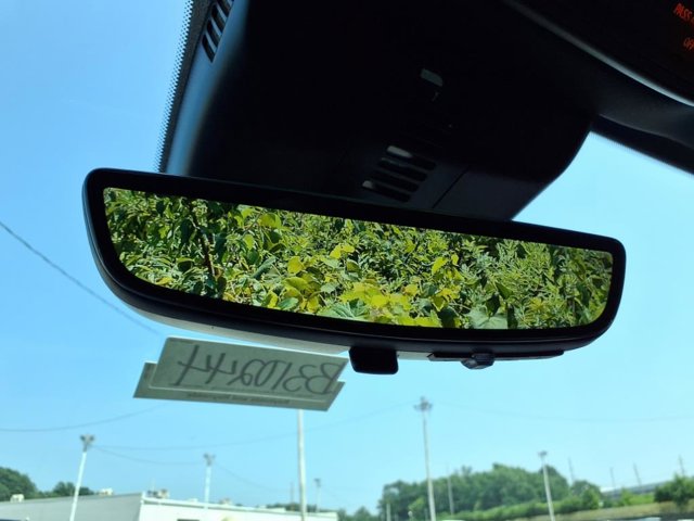 Vehicle image 21 of 29