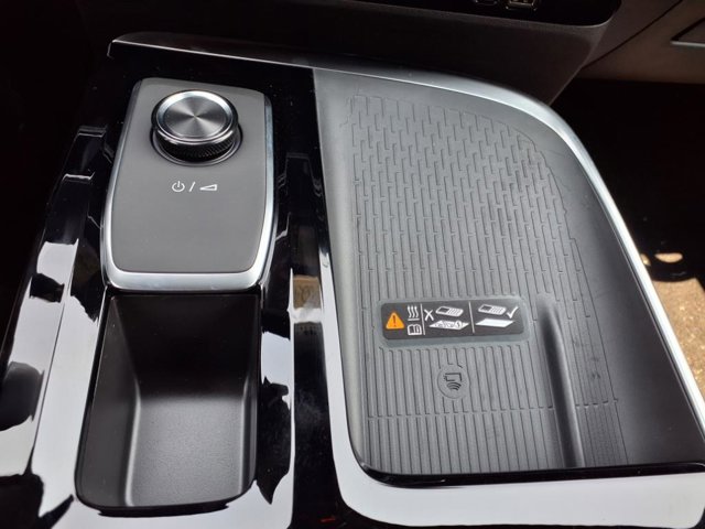 Vehicle image 17 of 29