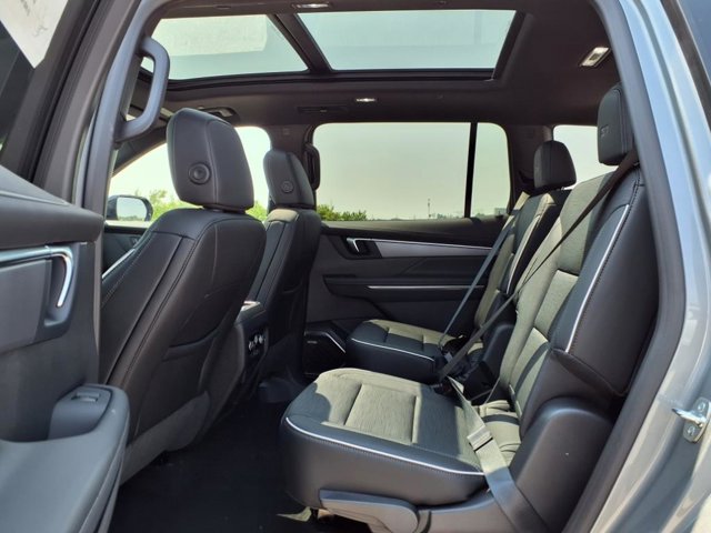 Vehicle image 8 of 29