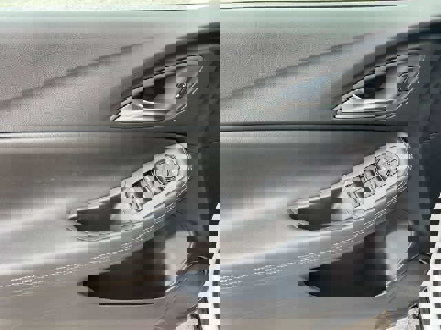 Vehicle image 25 of 43