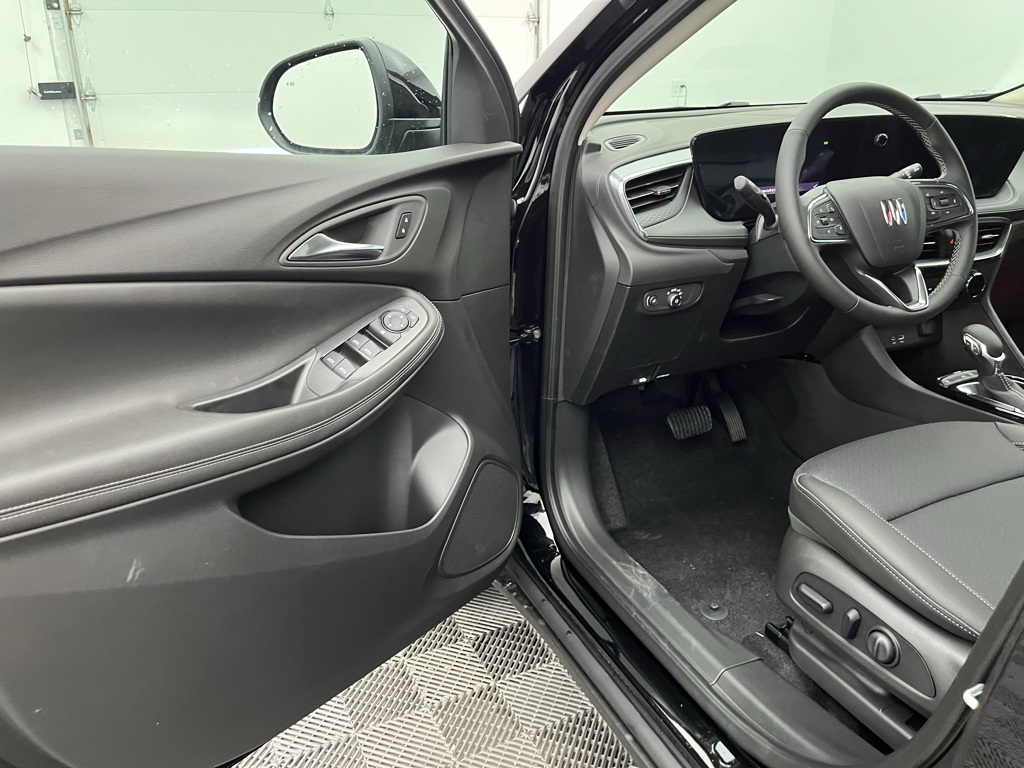 Vehicle image 16 of 32