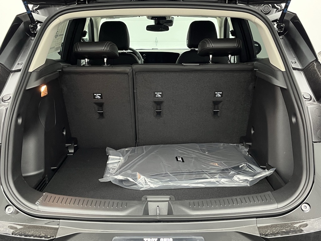 Vehicle image 8 of 32