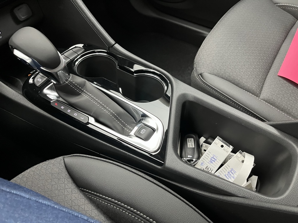 Vehicle image 24 of 32