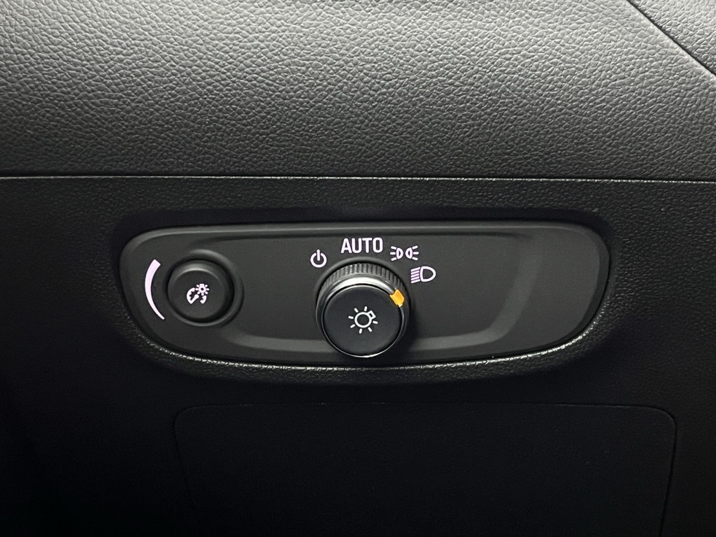 Vehicle image 28 of 32