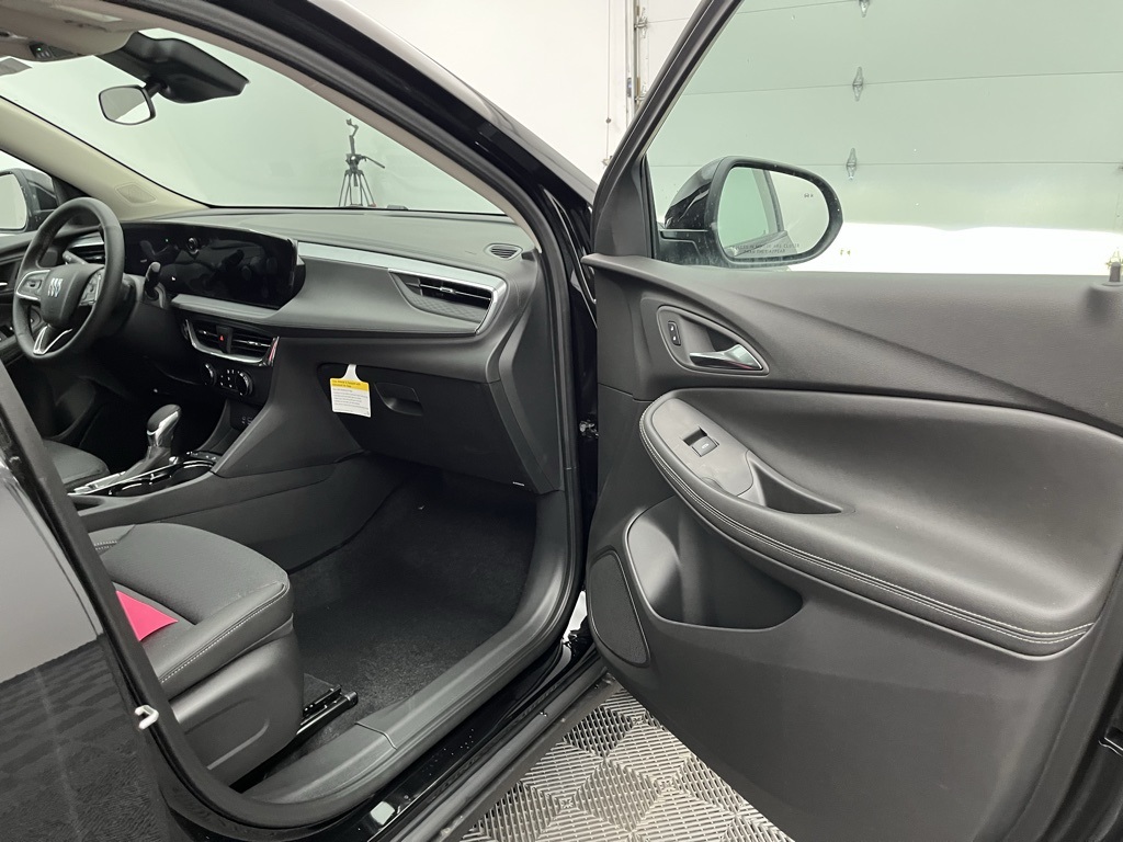 Vehicle image 18 of 32