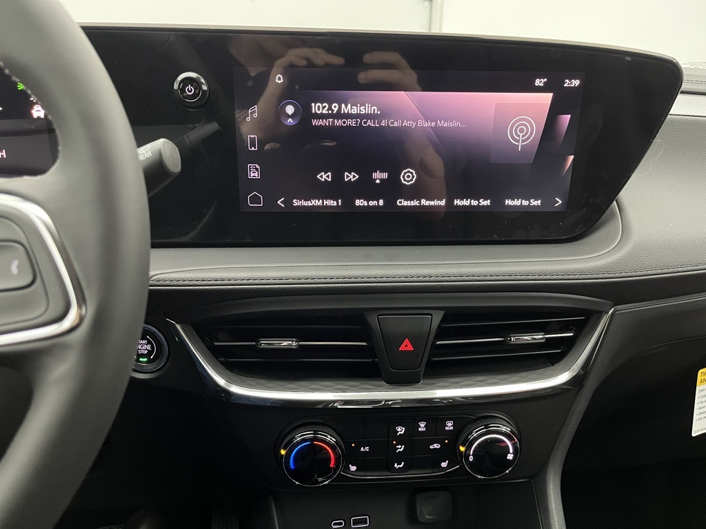 Vehicle image 21 of 32