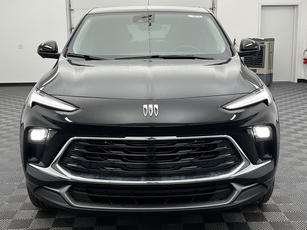Vehicle image 2 of 32