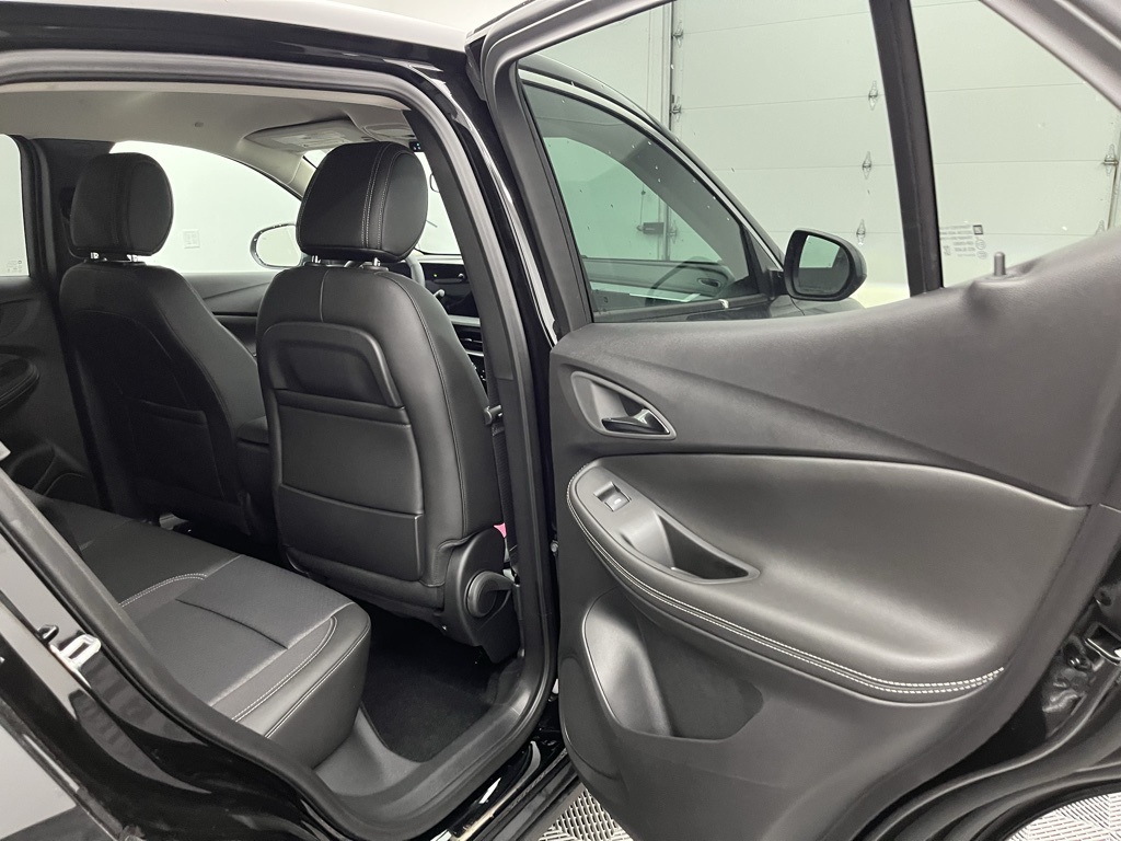 Vehicle image 14 of 32