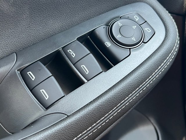 Vehicle image 18 of 28