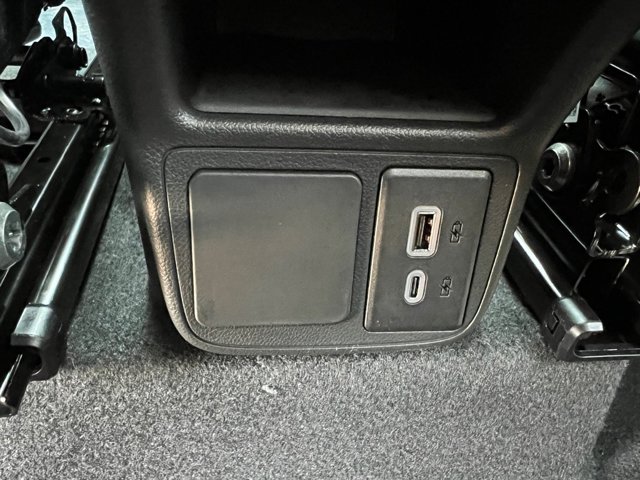 Vehicle image 21 of 28