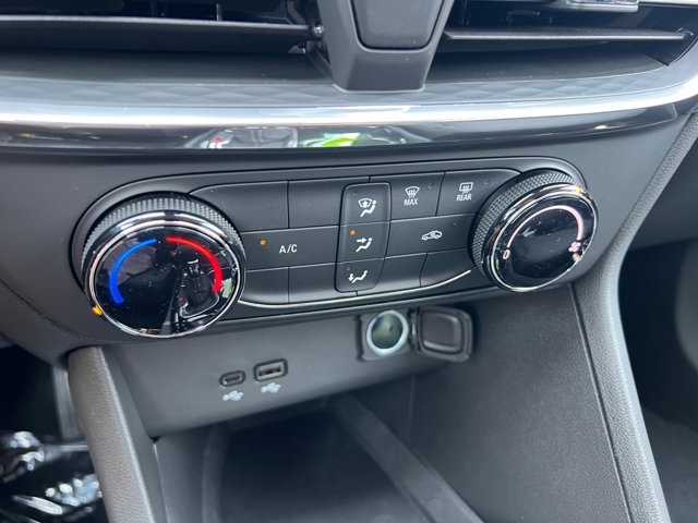 Vehicle image 9 of 28