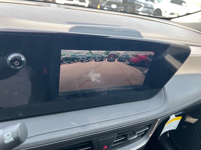 Vehicle image 8 of 28