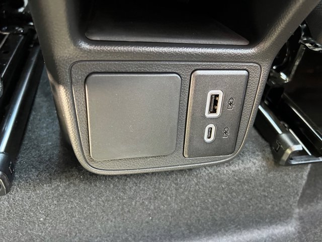 Vehicle image 14 of 24