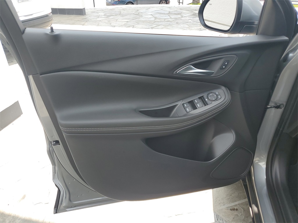 Vehicle image 11 of 15
