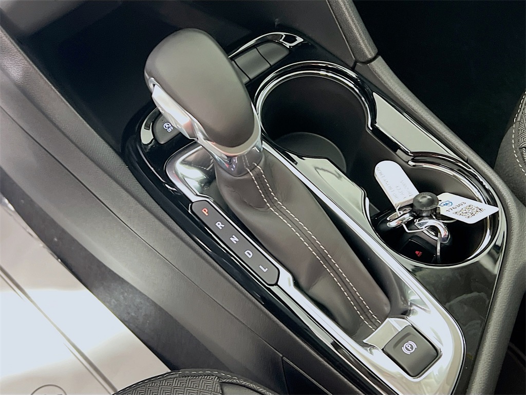 Vehicle image 19 of 31