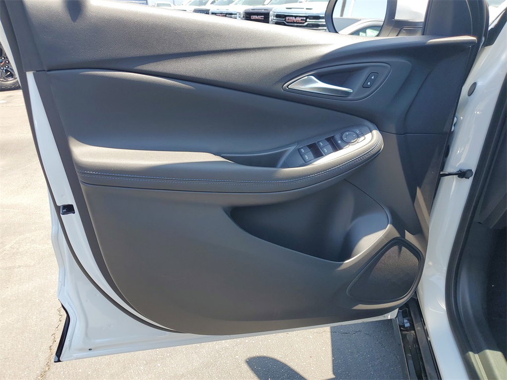 Vehicle image 18 of 22