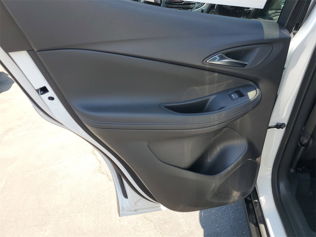 Vehicle image 16 of 22