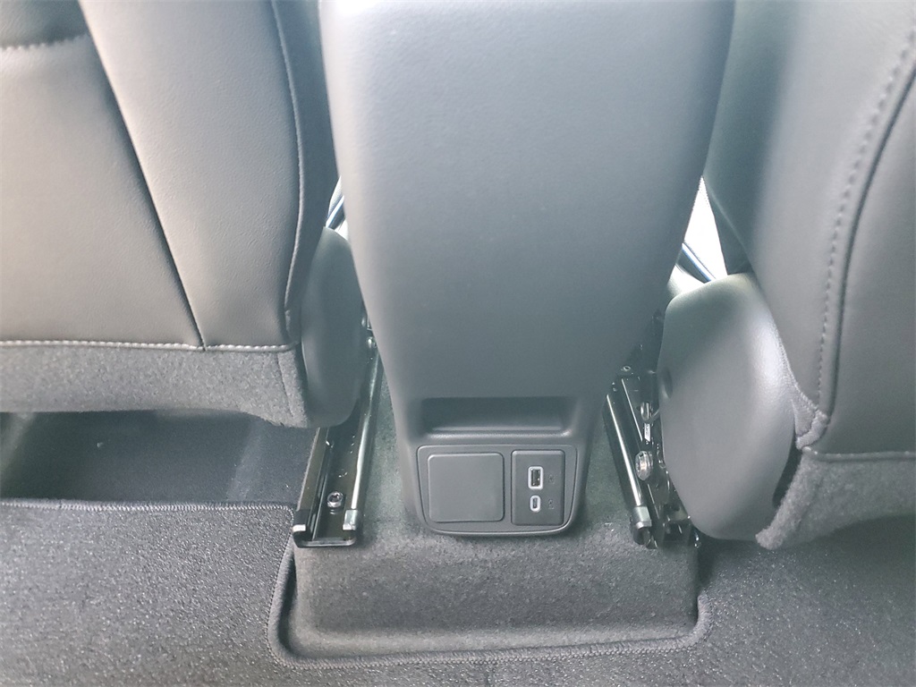 Vehicle image 19 of 22
