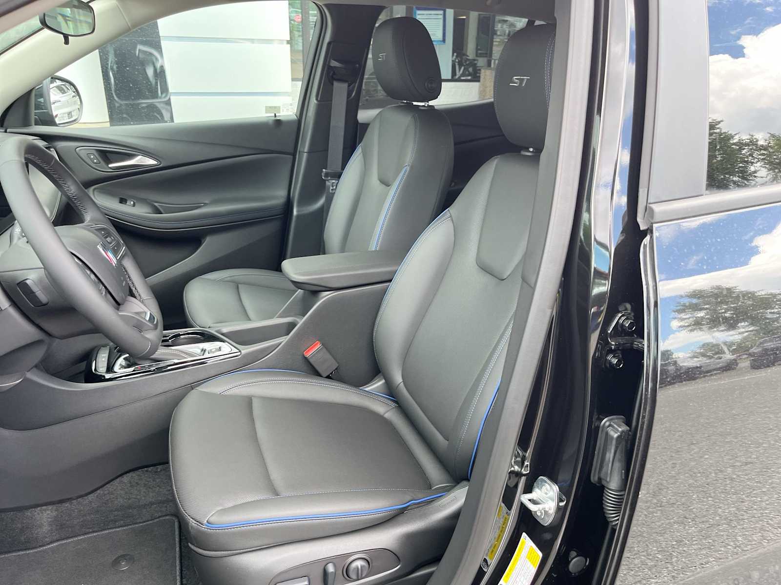 2026 Buick Encore GX Sport Touring Image 12 of 24