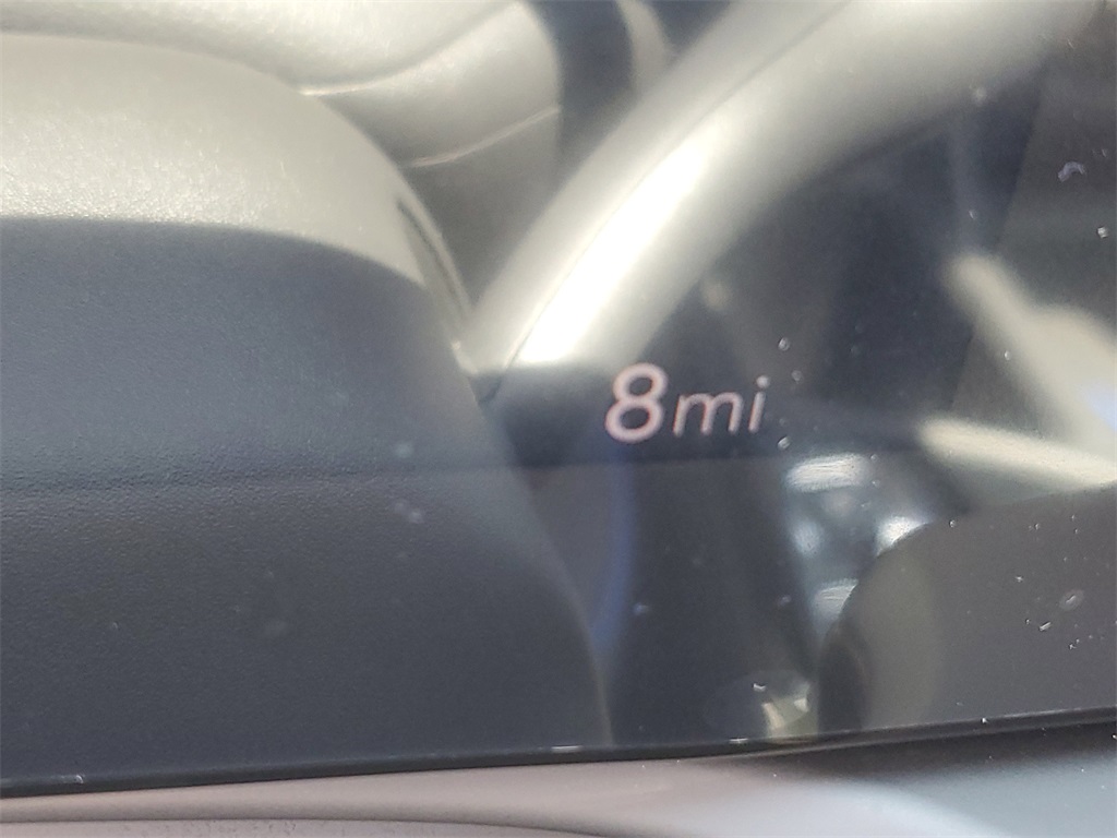 Vehicle image 13 of 18