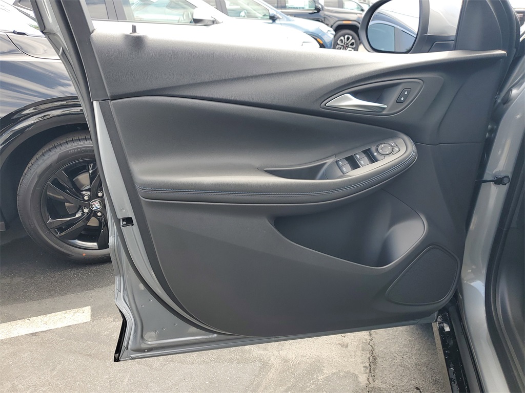 Vehicle image 14 of 16