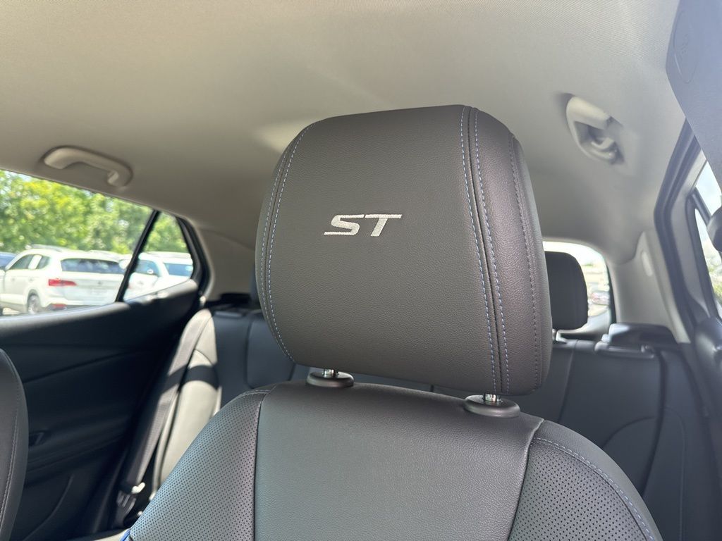 2026 Buick Encore GX Sport Touring Image 17 of 51