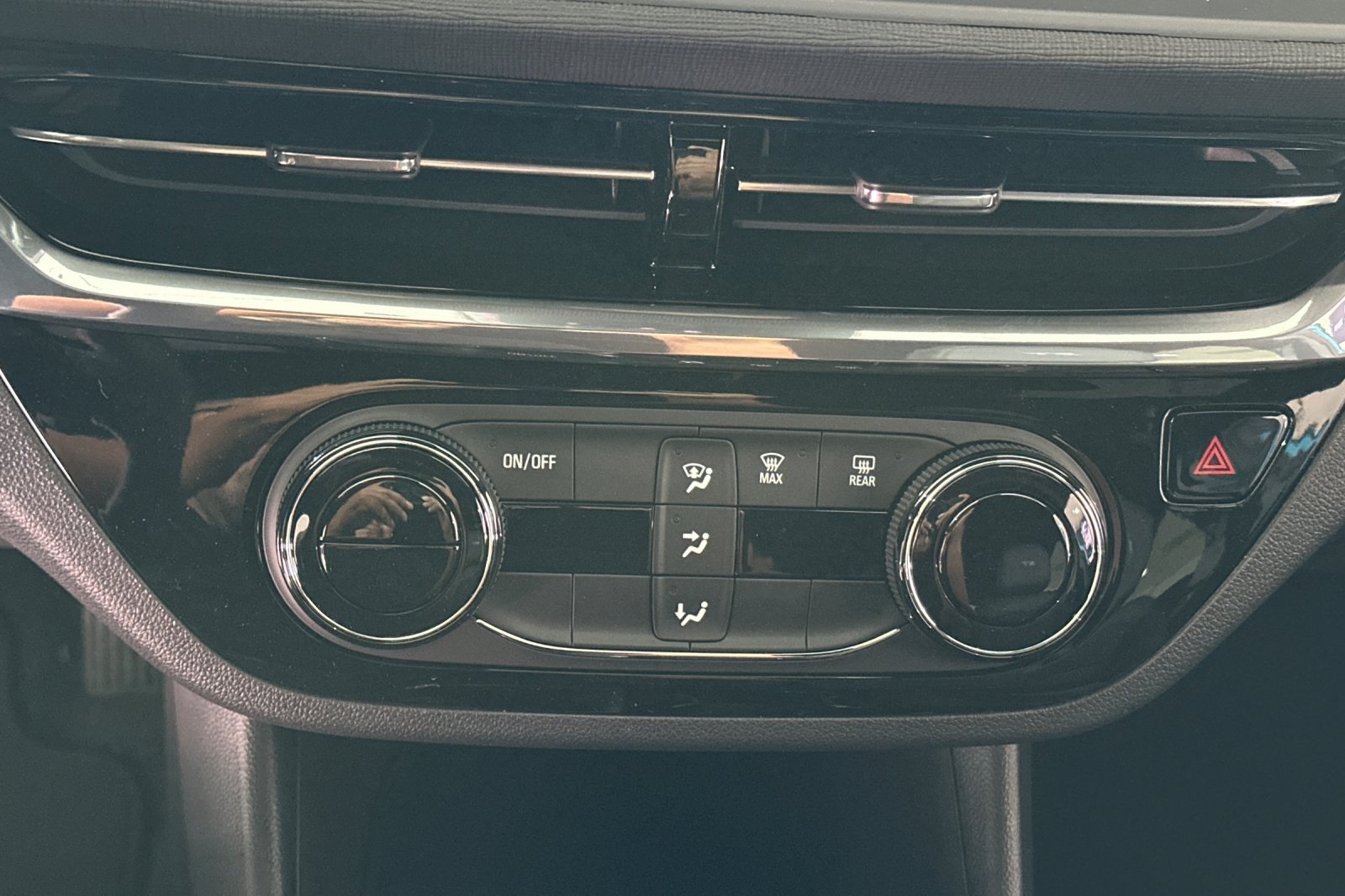 2026 Buick Envista Sport Touring Image 28 of 29