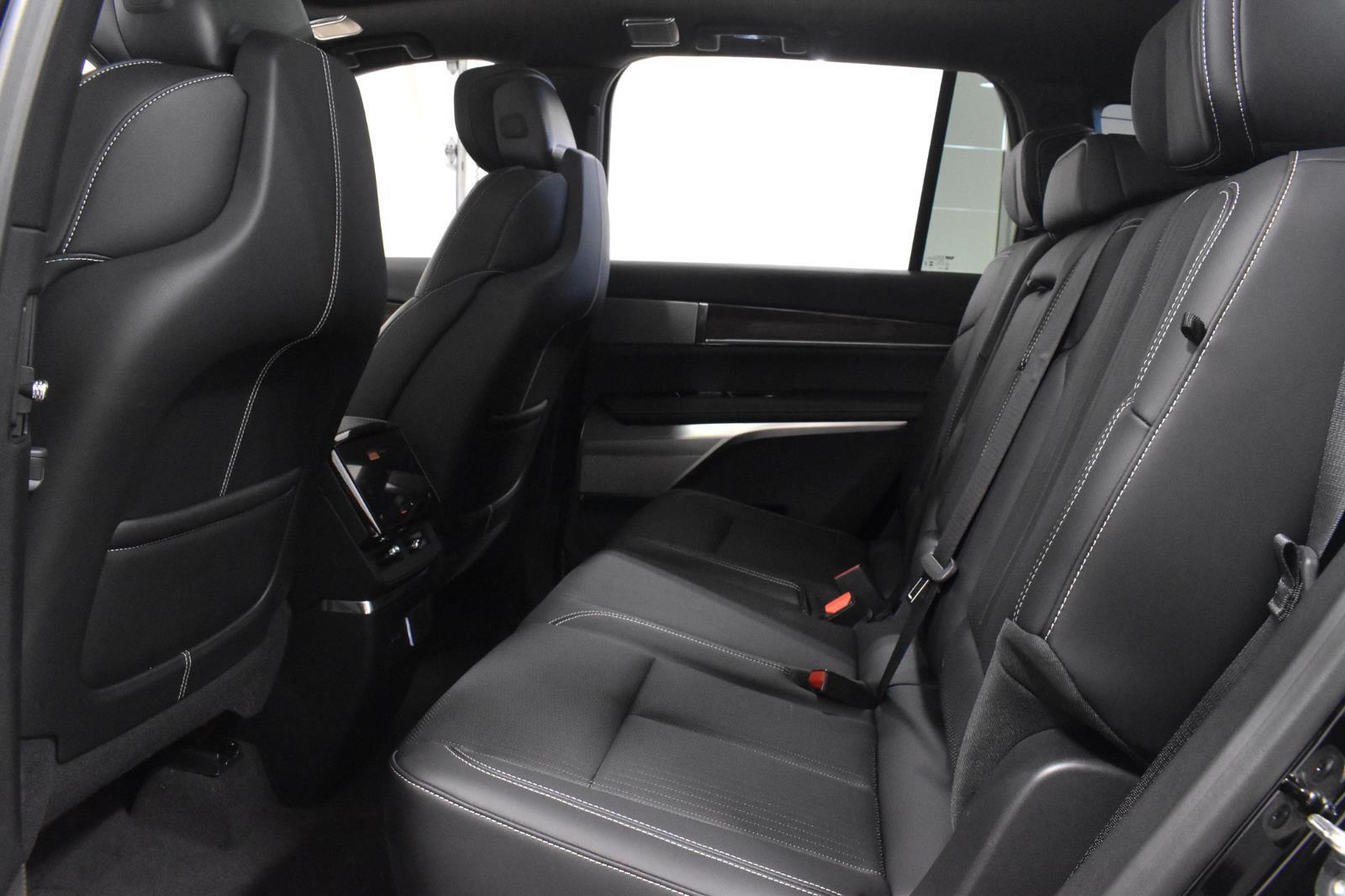 2026 Cadillac VISTIQ Luxury Image 11 of 20