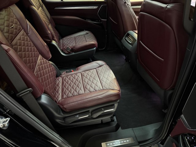 2026 Cadillac Escalade 4WD Luxury Image 15 of 61