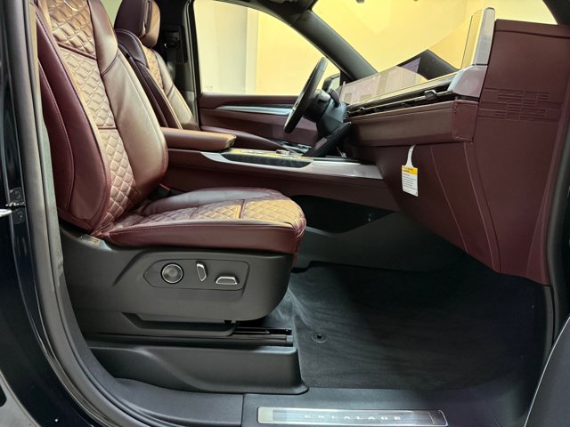 2026 Cadillac Escalade 4WD Luxury Image 16 of 61